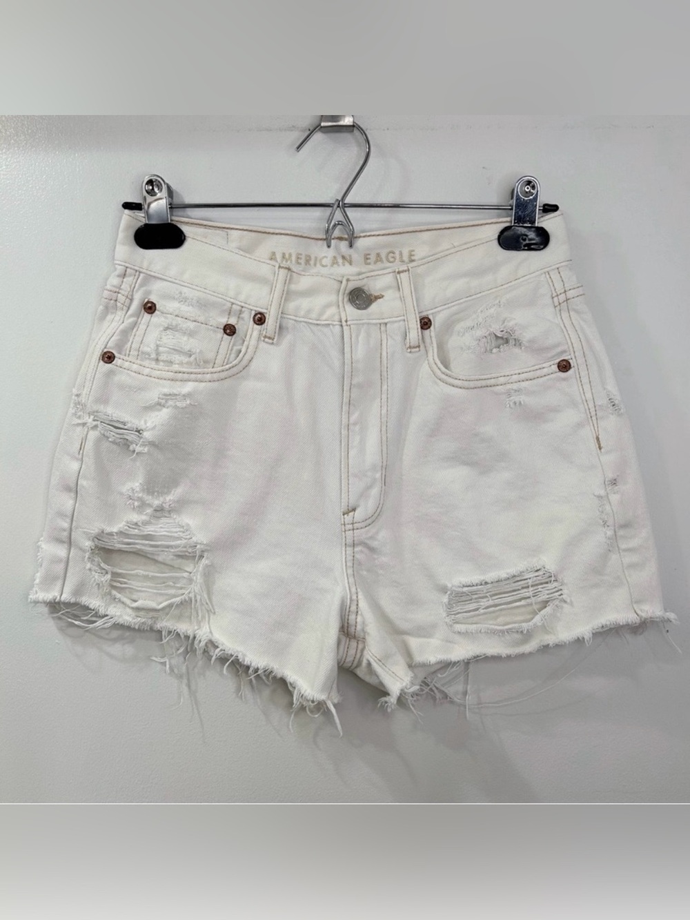 American Eagle White 90’s Boyfriend Shorts